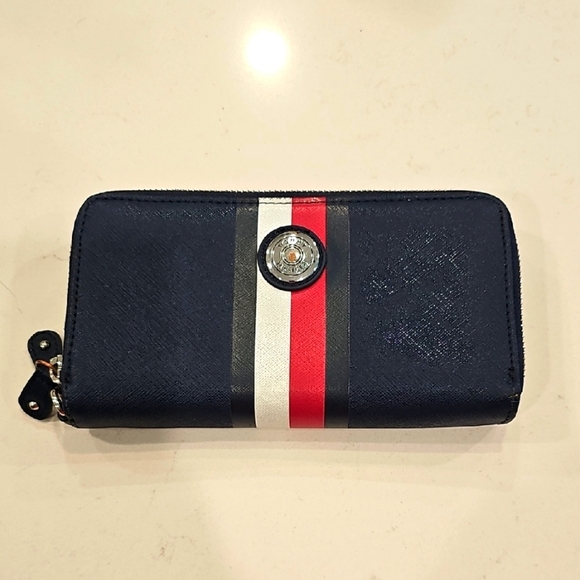 Tommy Hilfiger Blue Wallet with Red and White Stripe - Picture 2 of 6